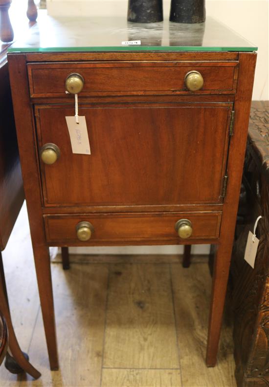 A bedside table and jardiniere stand W.41cm and 32cm